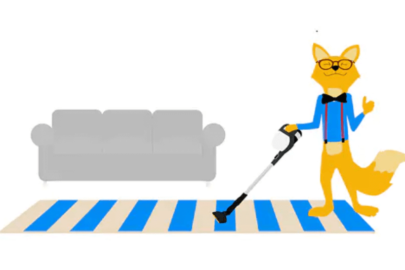 Der Smart Home Fox Fuchs reinigt den Boden mit Hilfe eines Akkustaubsaugers